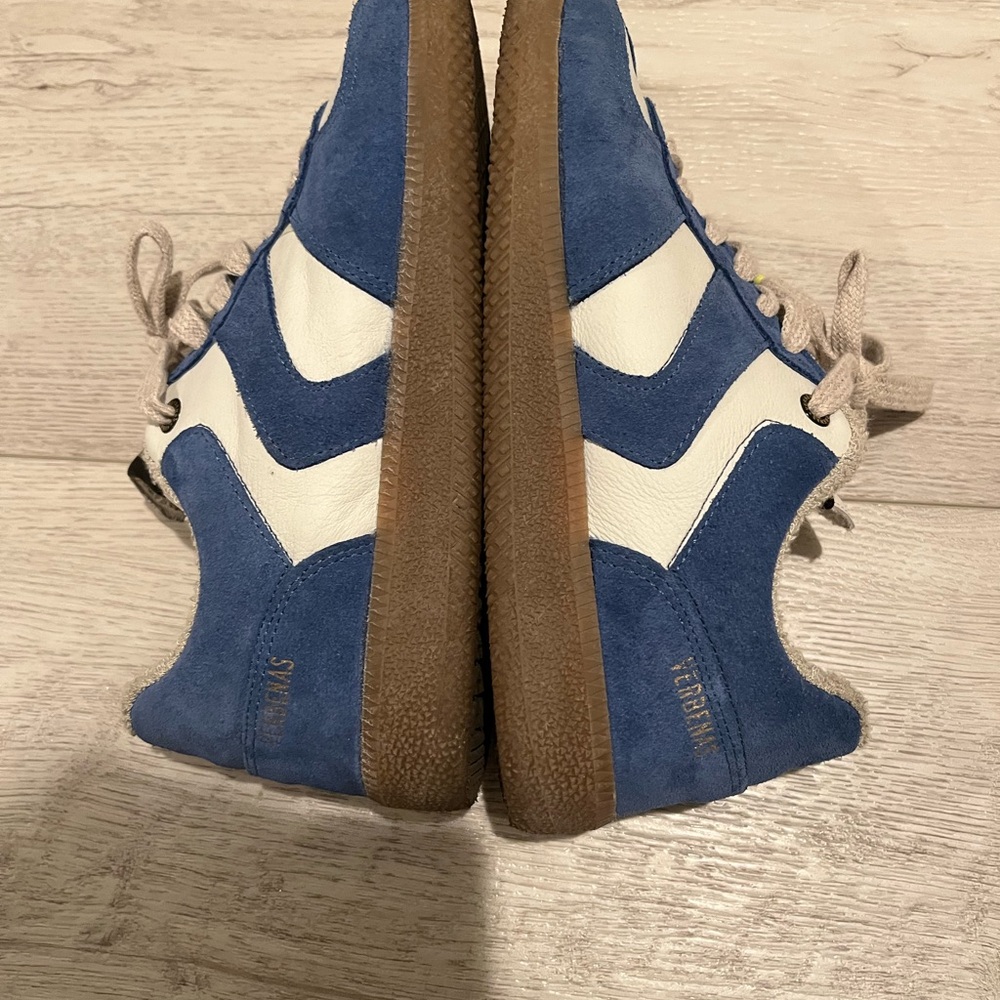 Verbenas Blue and White Sneakers